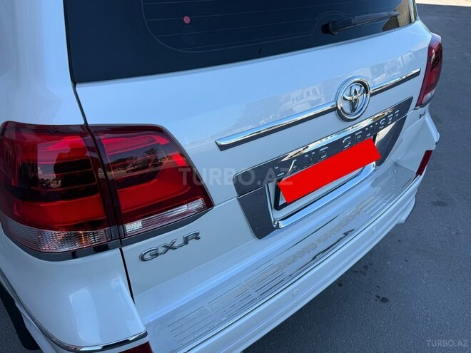 Toyota Land Cruiser-9