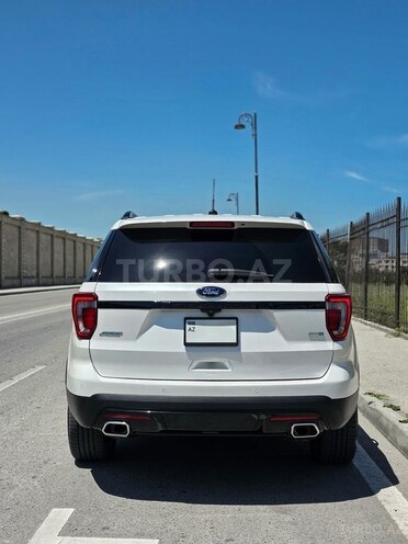 Ford Explorer-3