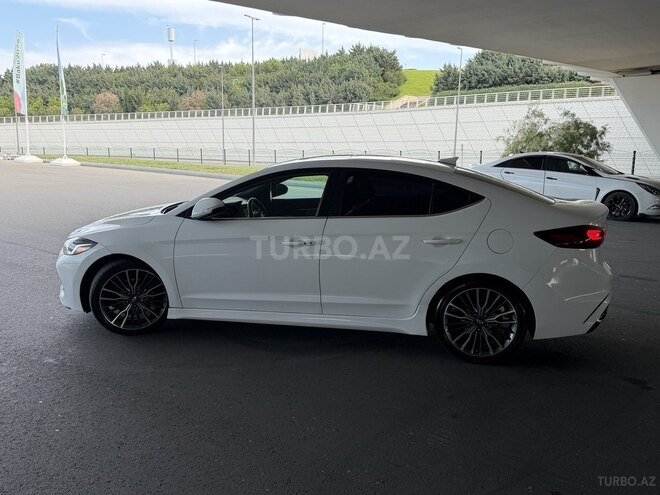 Hyundai Elantra-6