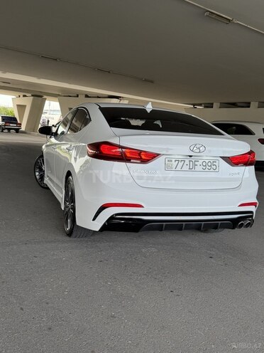 Hyundai Elantra-3