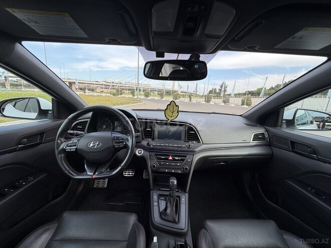 Hyundai Elantra-8