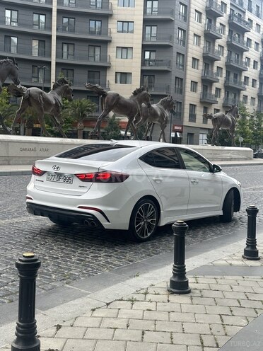 Hyundai Elantra-12