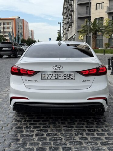 Hyundai Elantra-13