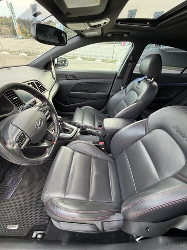 Hyundai Elantra-11