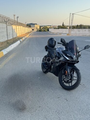 Bajaj Pulsar RS 200-1
