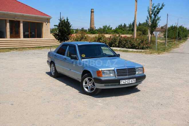 Mercedes 190-1