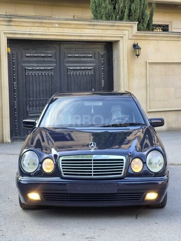 Mercedes E 240-2
