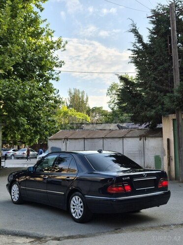 Mercedes E 240-5