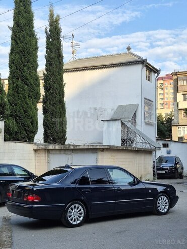 Mercedes E 240-6