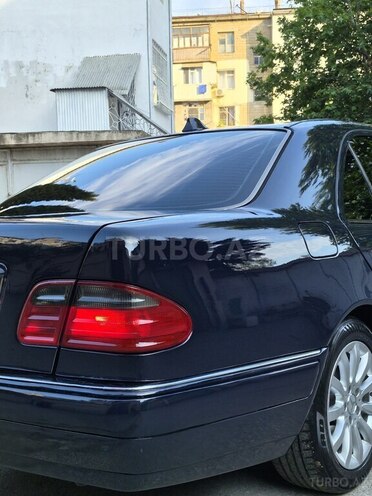 Mercedes E 240-8