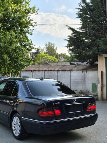 Mercedes E 240-7