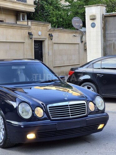 Mercedes E 240-10