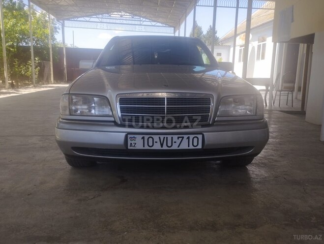 Mercedes C 200-1