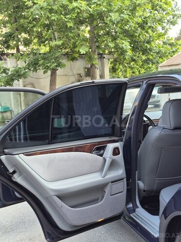Mercedes E 240-14
