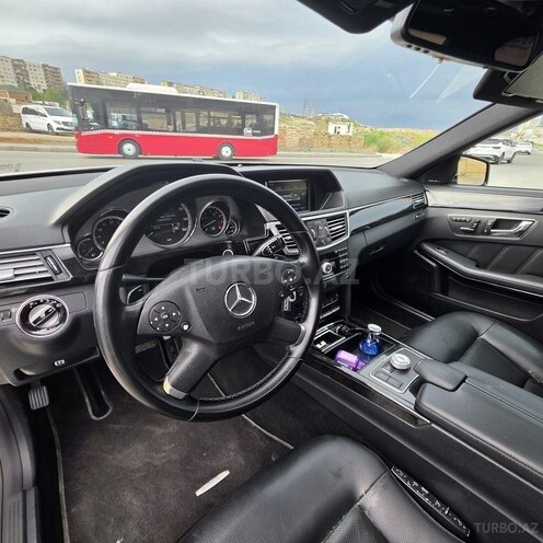 Mercedes E 300 4MATIC-10