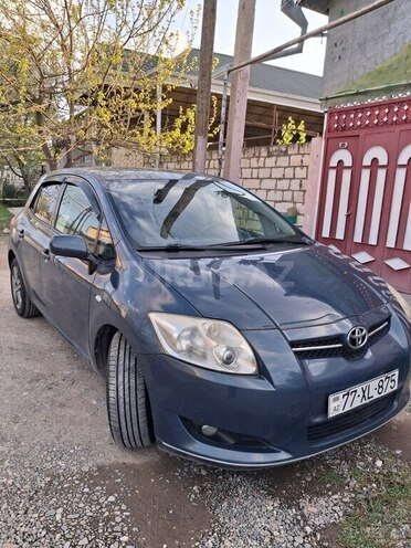 Toyota Auris-1