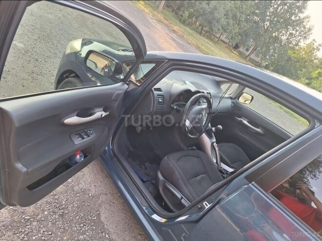 Toyota Auris-3