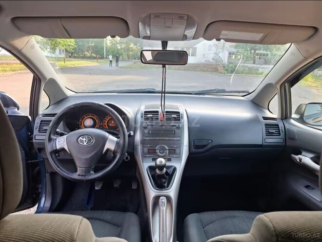 Toyota Auris-2