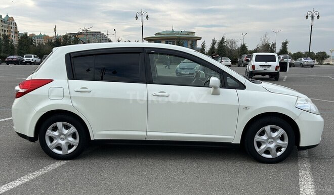 Nissan Tiida-4