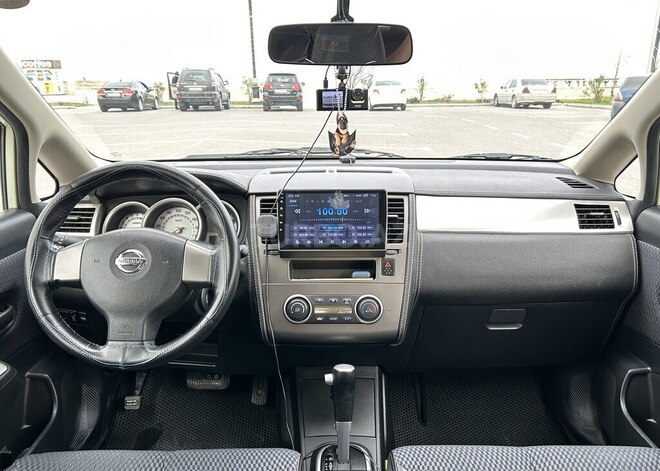 Nissan Tiida-5