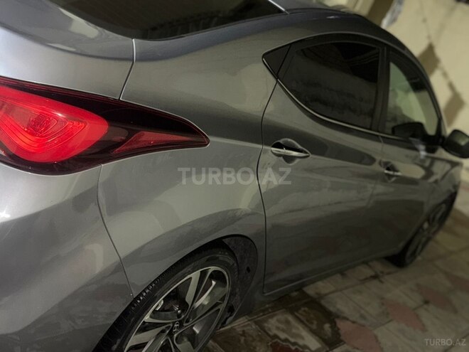 Hyundai Elantra-3