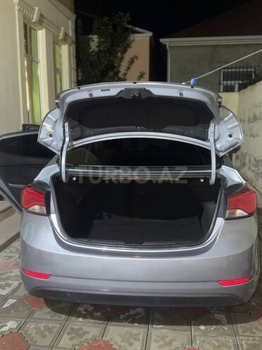 Hyundai Elantra-2