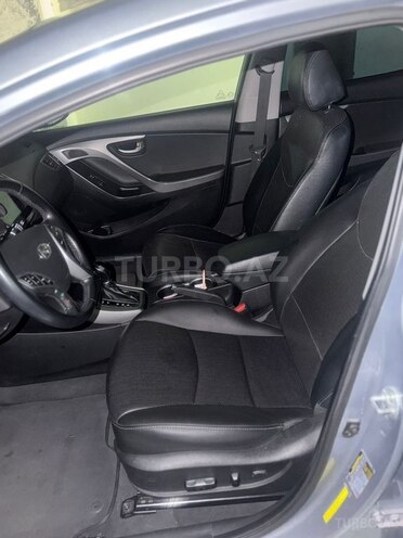 Hyundai Elantra-4