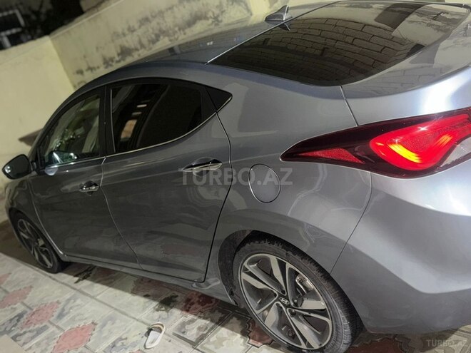 Hyundai Elantra-6