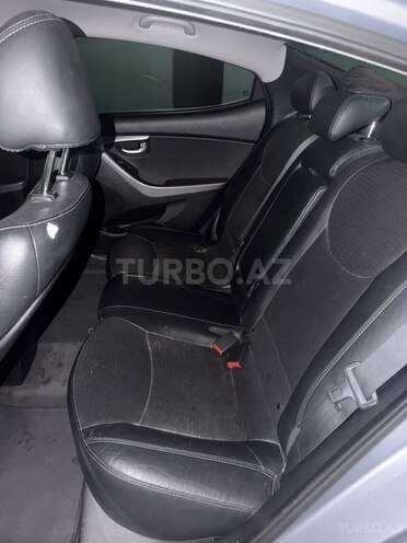 Hyundai Elantra-7