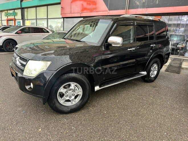Mitsubishi Pajero-12