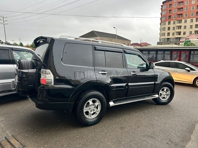 Mitsubishi Pajero-13