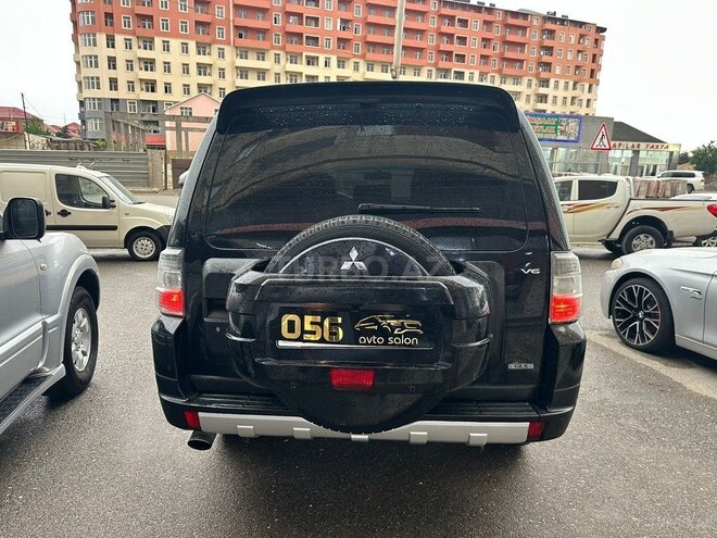 Mitsubishi Pajero-9