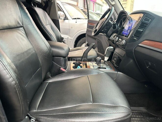Mitsubishi Pajero-5