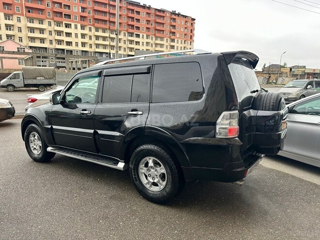 Mitsubishi Pajero-7