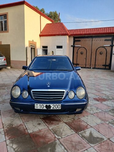 Mercedes E 220-1