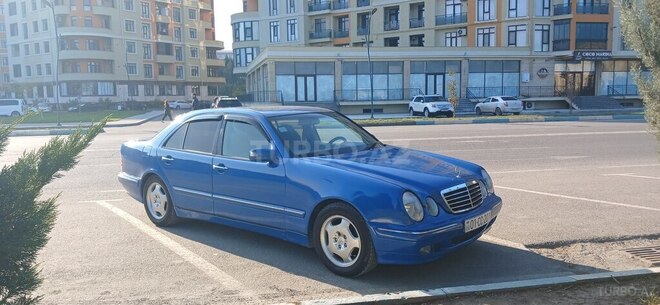 Mercedes E 270-2