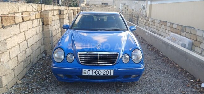 Mercedes E 270-1