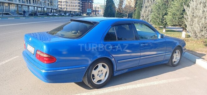 Mercedes E 270-7