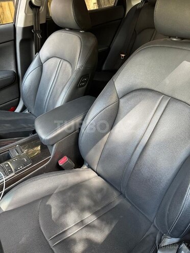 Kia K5-4