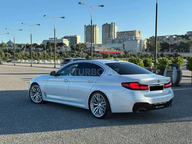 BMW 530e-7