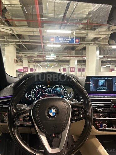 BMW 530e-10