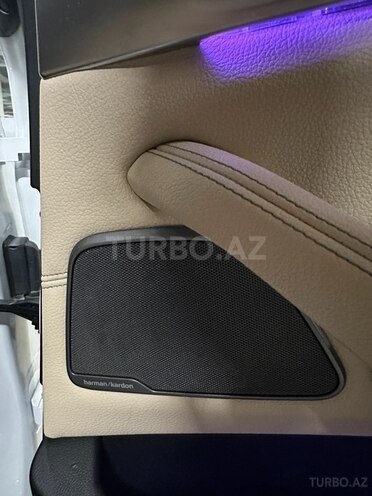 BMW 530e-12
