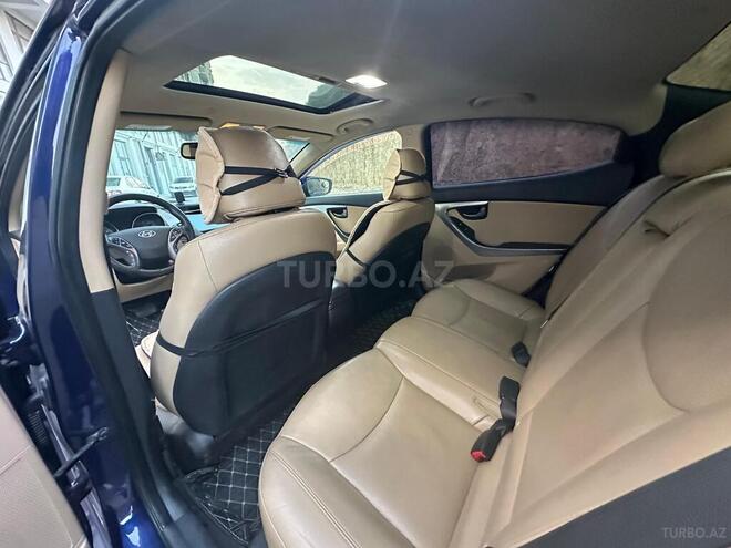Hyundai Elantra-12