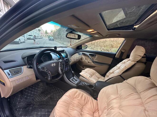 Hyundai Elantra-13
