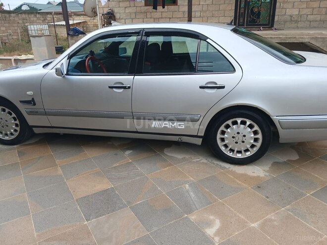 Mercedes E 200-8