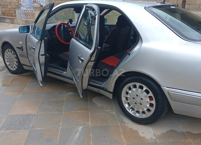 Mercedes E 200-2