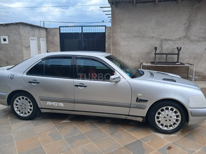Mercedes E 200-3