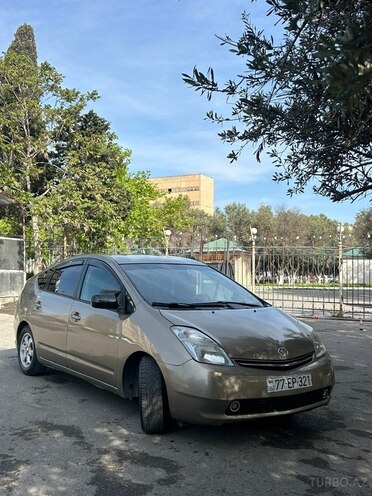 Toyota Prius-1
