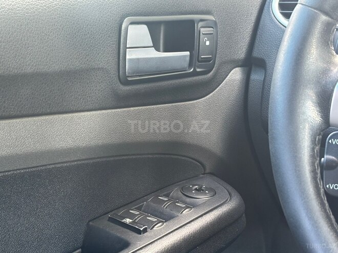 Ford Focus-11