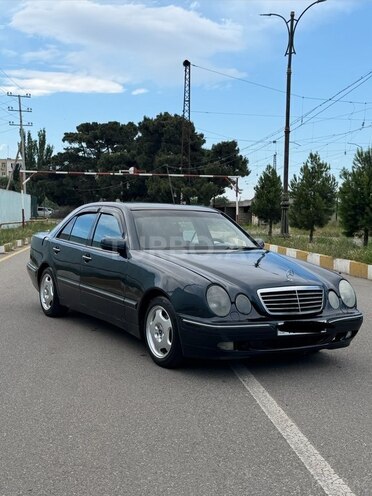 Mercedes E 220-1
